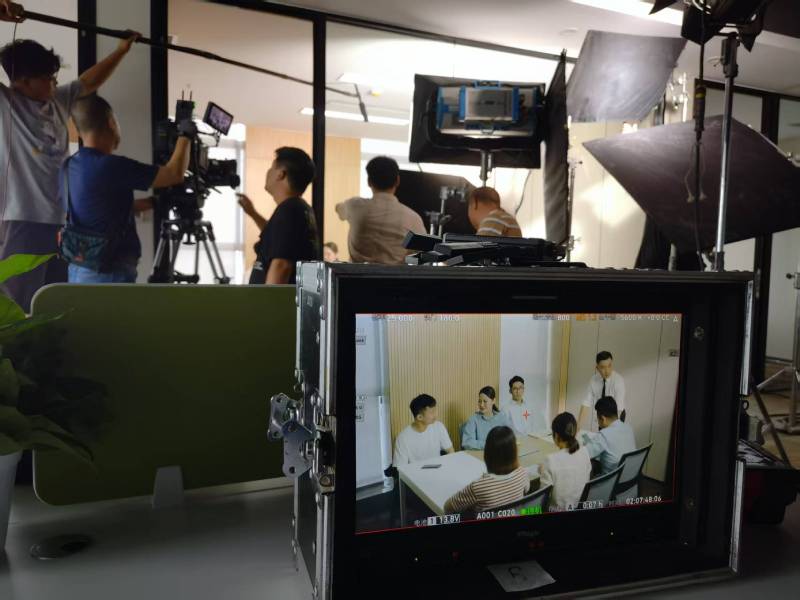 陇西县TVC拍摄公司：科技产品视觉化大师，诠释未来感与功能美学